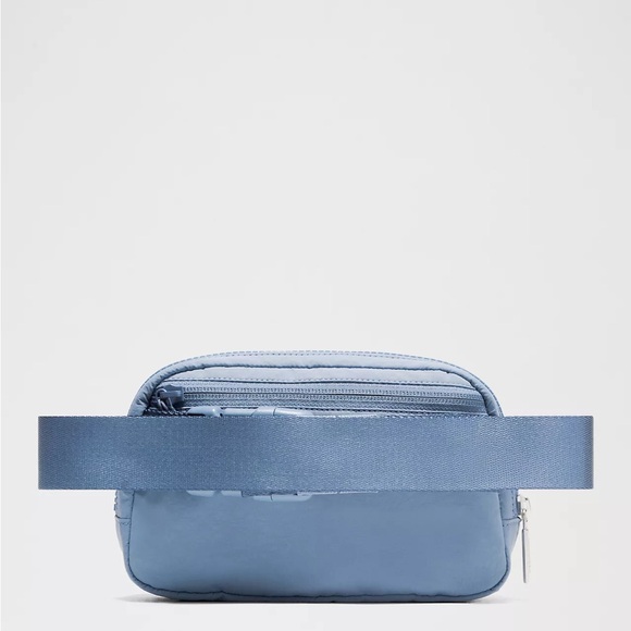 Lululemon Everywhere Belt Bag 1L- Washed Denim - Picture 3 of 6